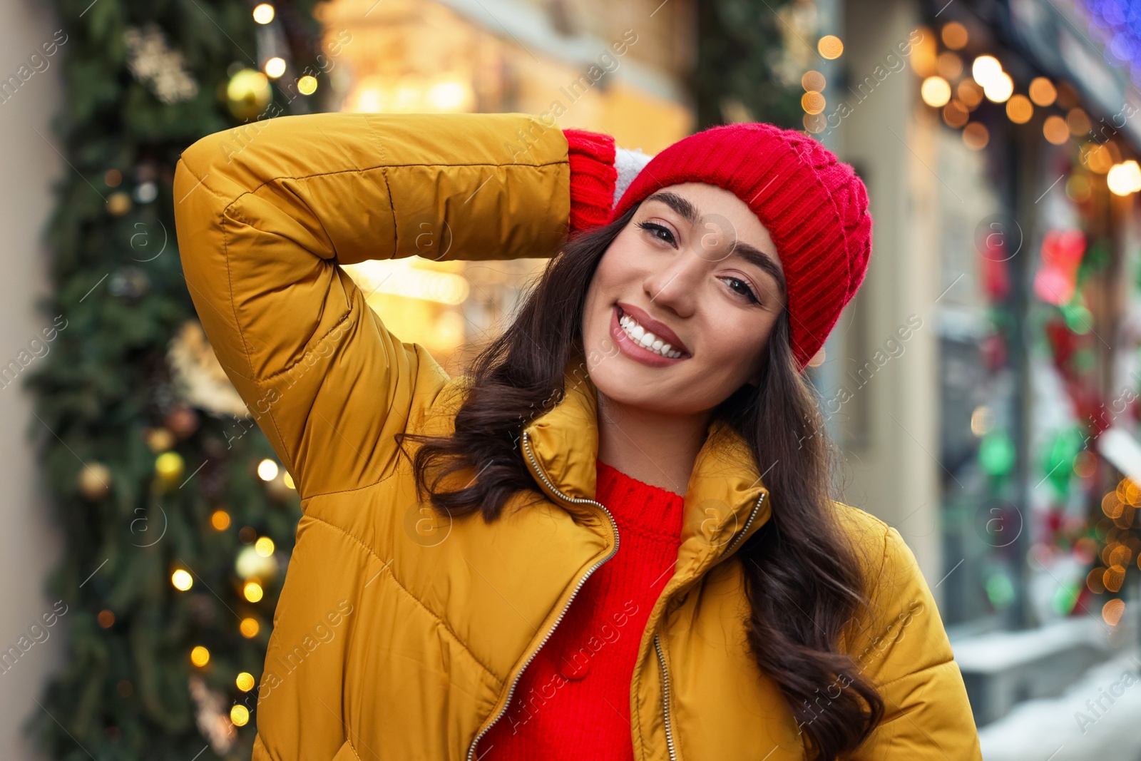 Photo of Portrait of smiling woman on city street in winter