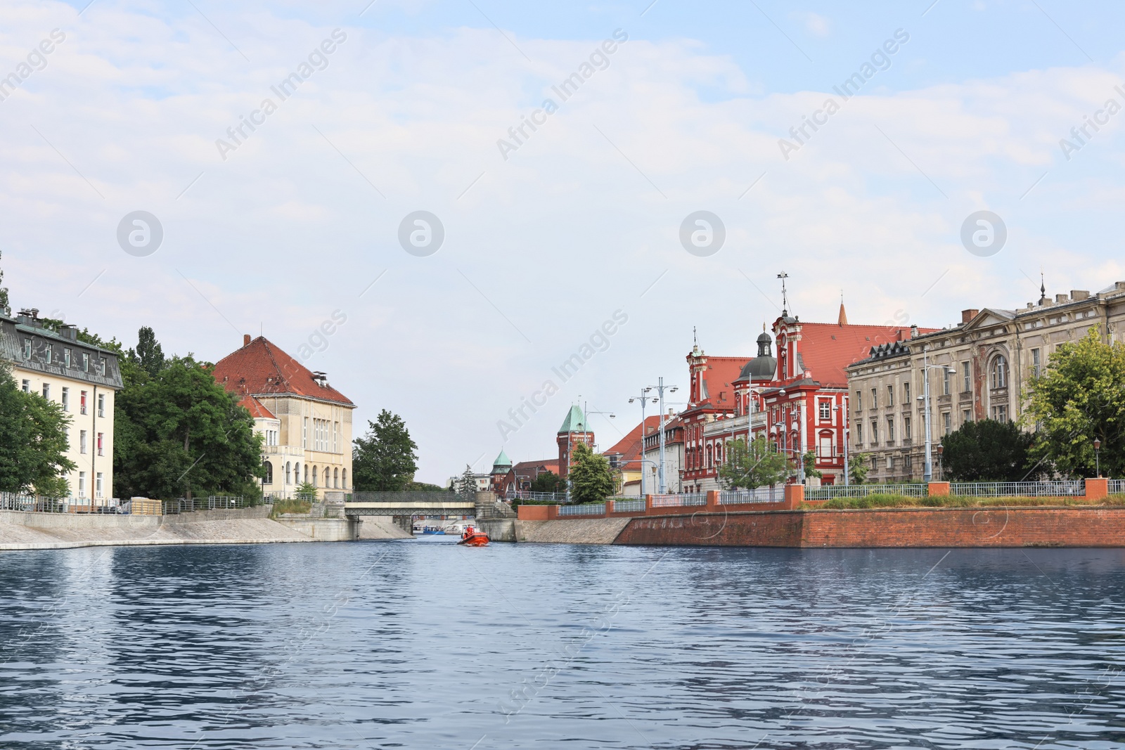 Photo of Beautiful view of city with bridge over river