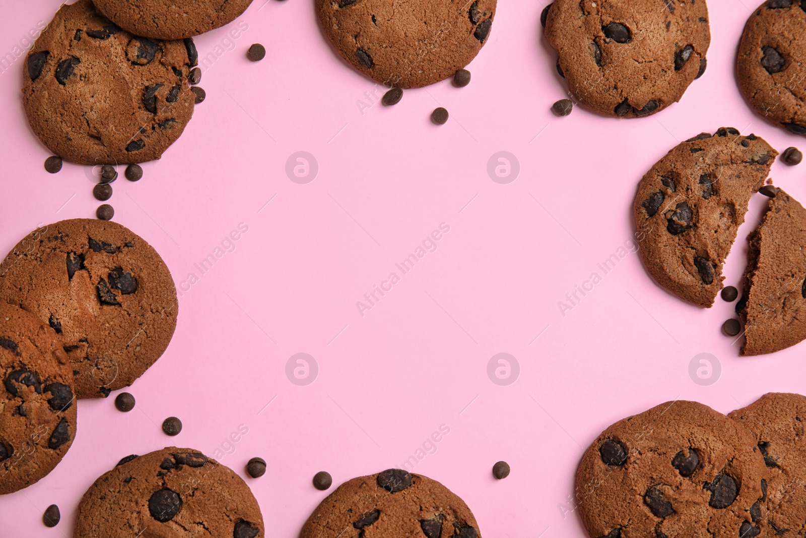 Photo of Delicious chocolate chip cookies on color background, flat lay. Space for text