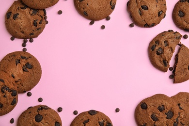 Photo of Delicious chocolate chip cookies on color background, flat lay. Space for text