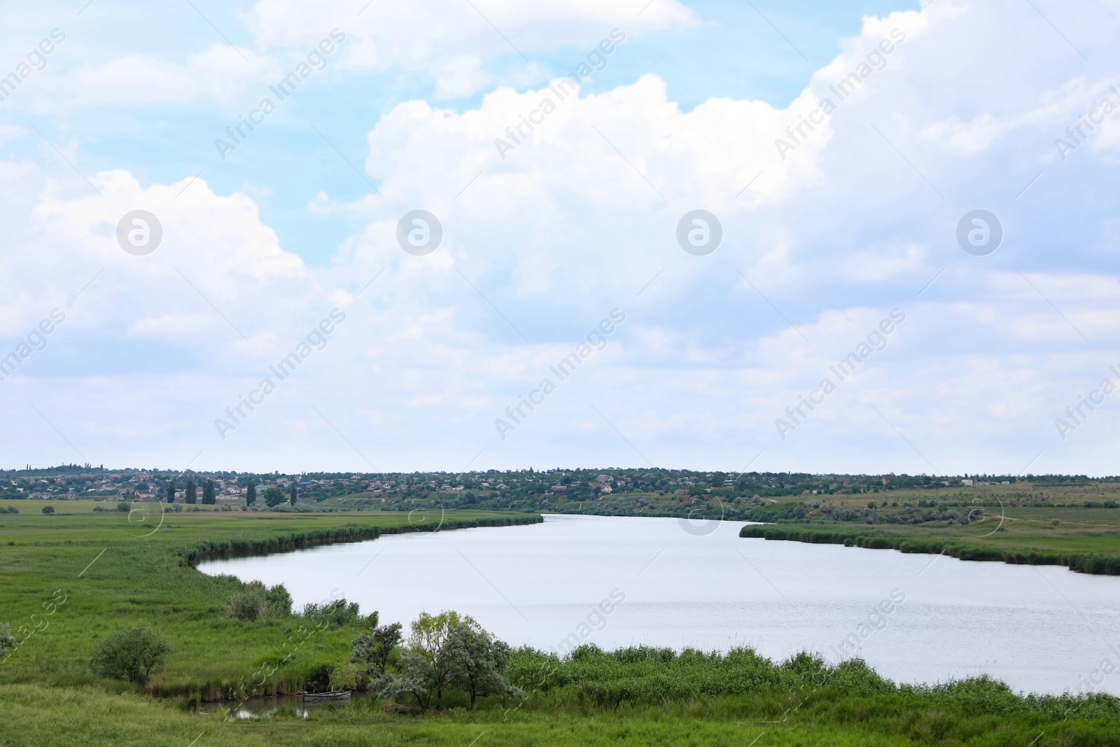 Photo of Picturesque view of river on sunny day