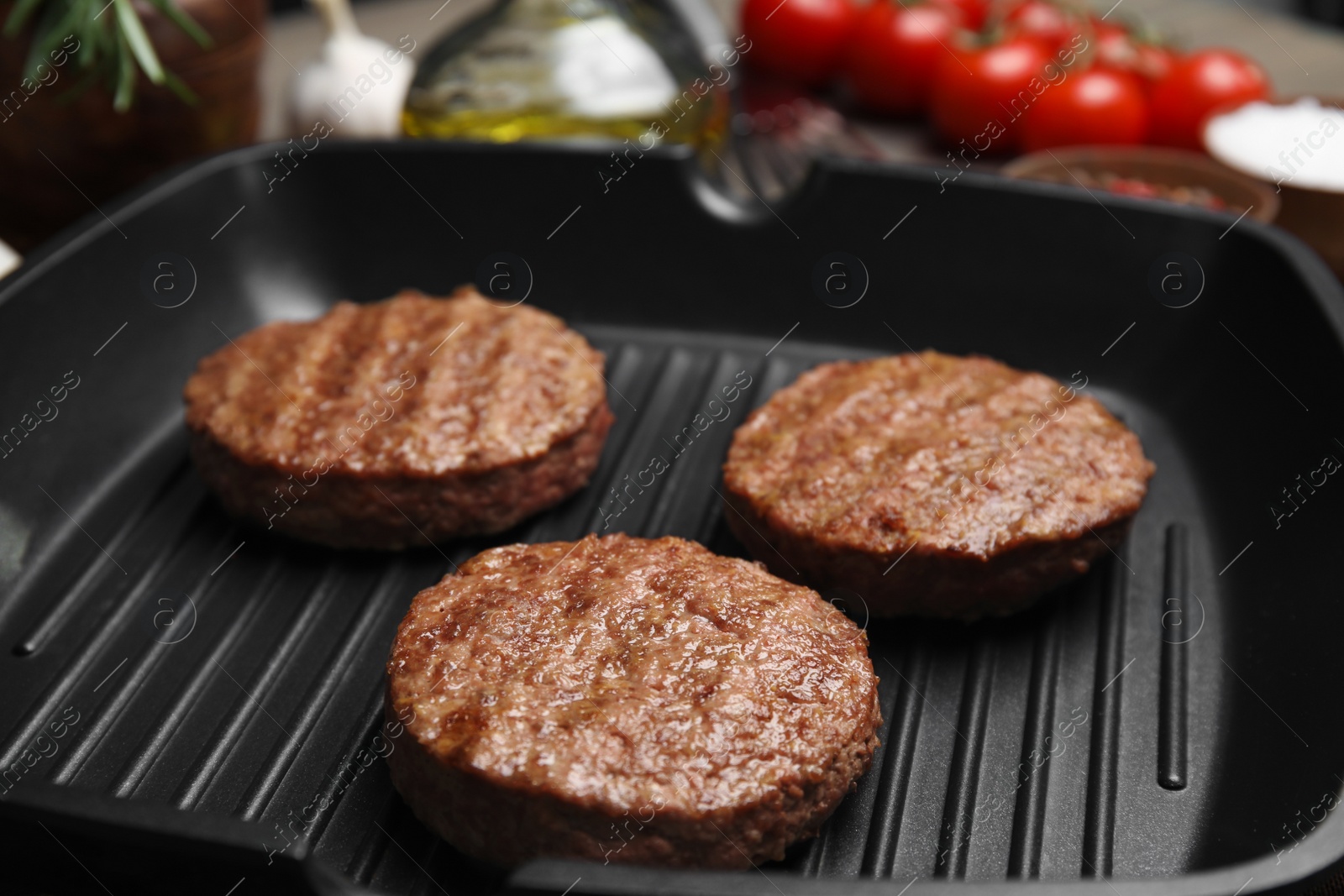 Photo of Tasty fried hamburger patties on grill pan, closeup