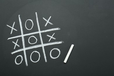 Tic tac toe game drawn on chalkboard, top view