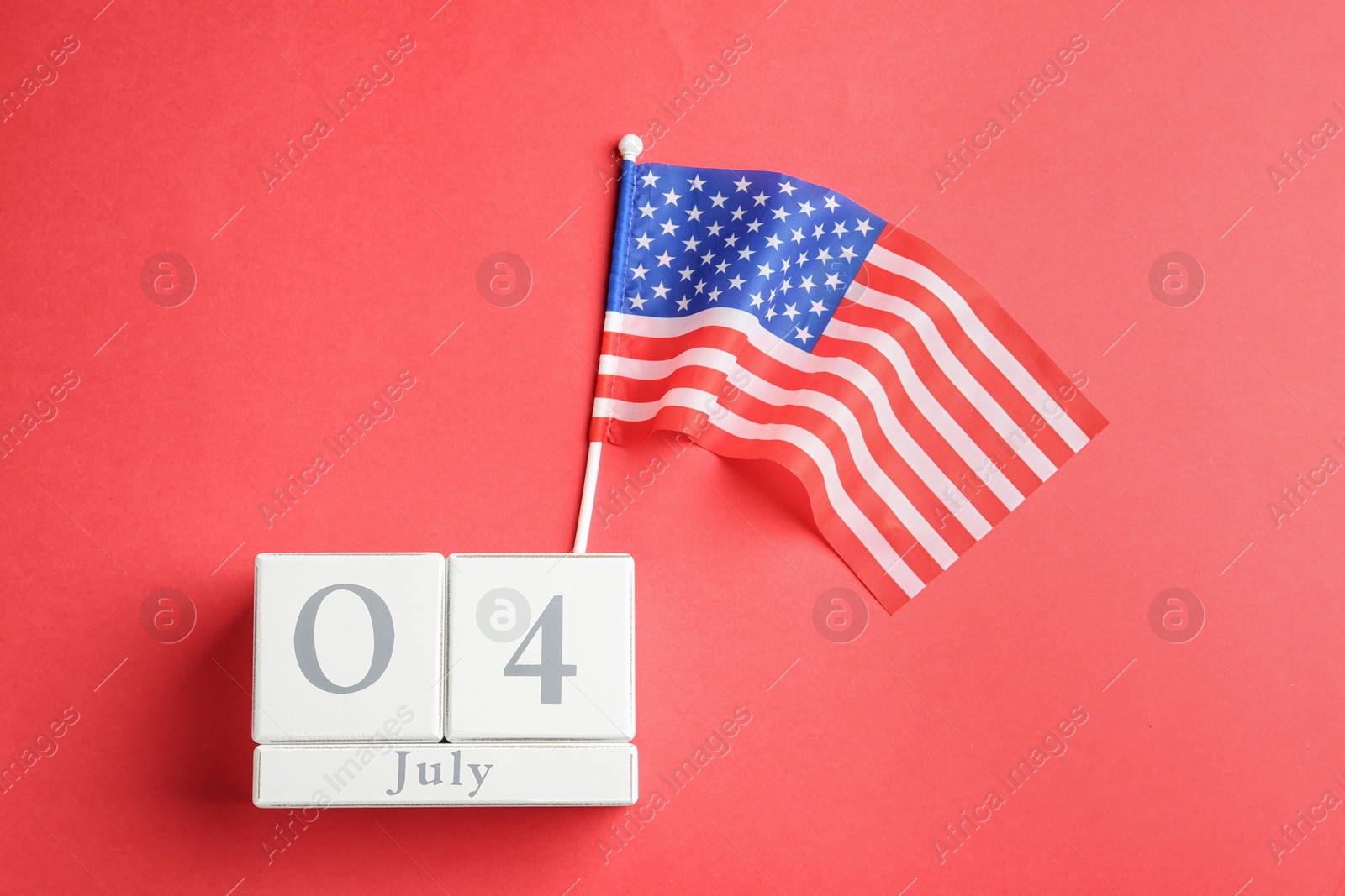 Photo of Flat lay composition with calendar and USA flag on color background. Happy Independence Day