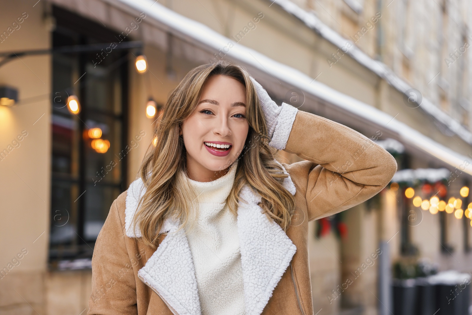 Photo of Portrait of smiling woman on city street in winter