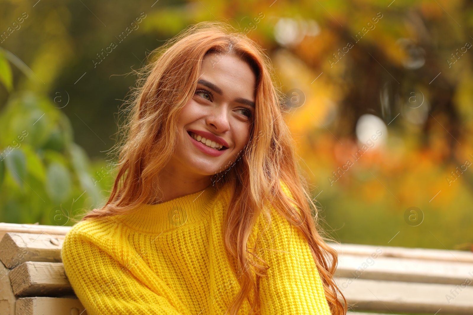 Photo of Portrait of smiling woman enjoying autumn outdoors
