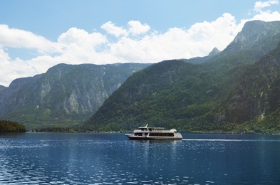 Photo of Picturesque view of river and mountains on sunny day