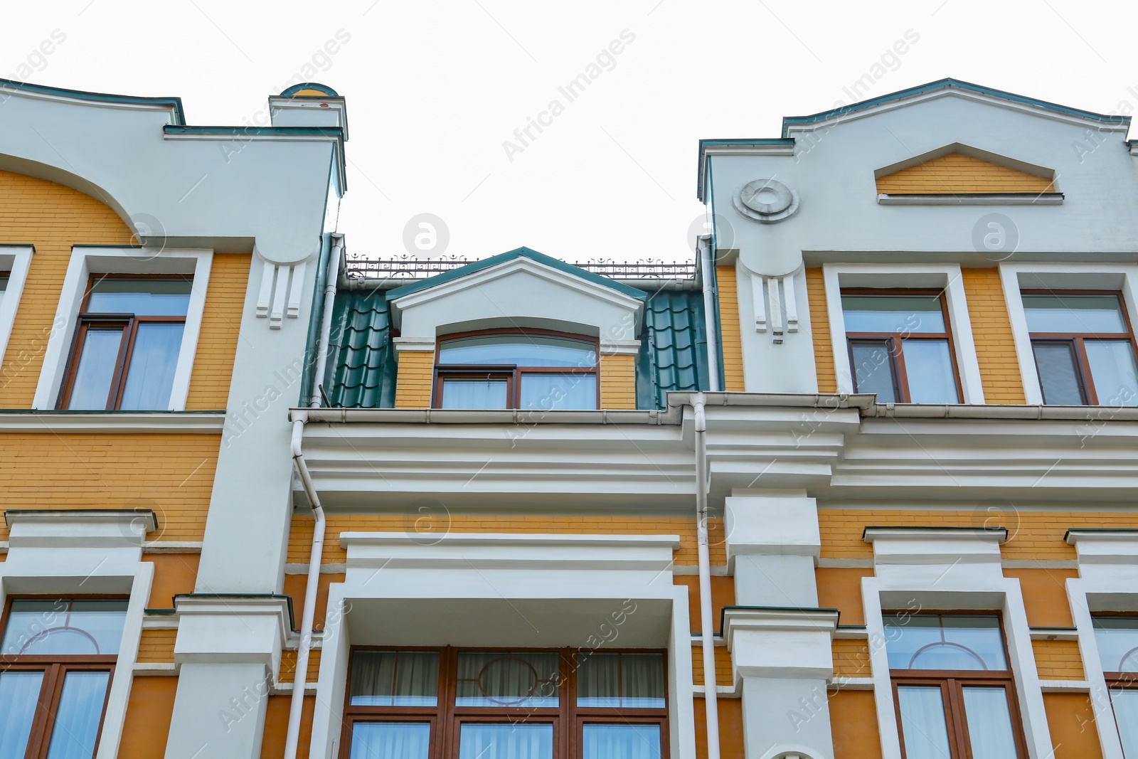 Photo of Beautiful building against blue sky, low angle view