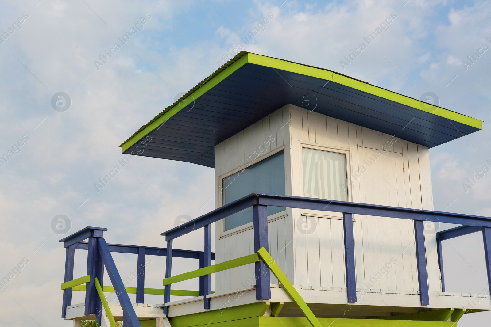 Photo of Empty wooden watch tower against blue sky on sunny day