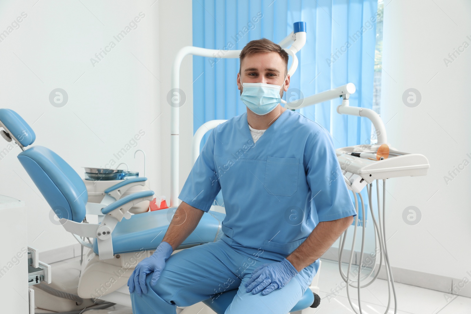 Photo of Portrait of professional dentist at workplace in clinic