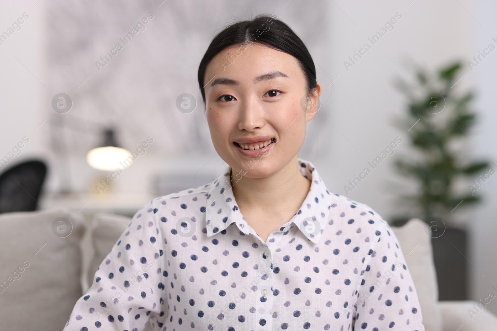 Photo of Portrait of smiling businesswoman wearing shirt in office