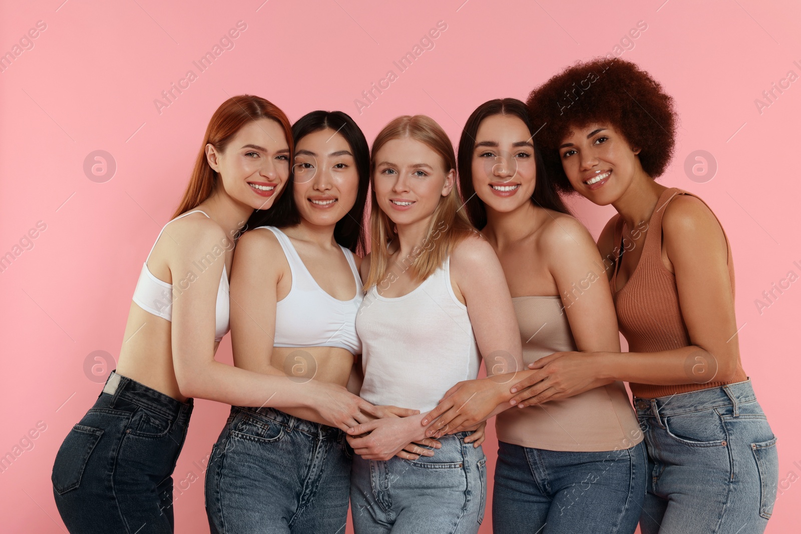 Photo of Portrait of beautiful young women on pink background