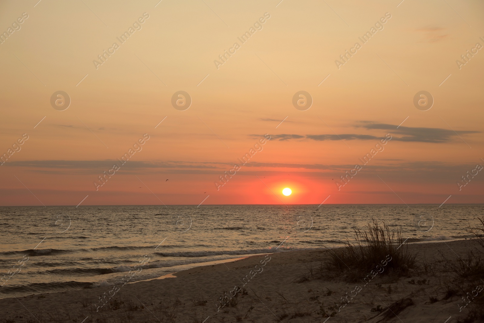 Photo of Beautiful view of sky over sea at sunset