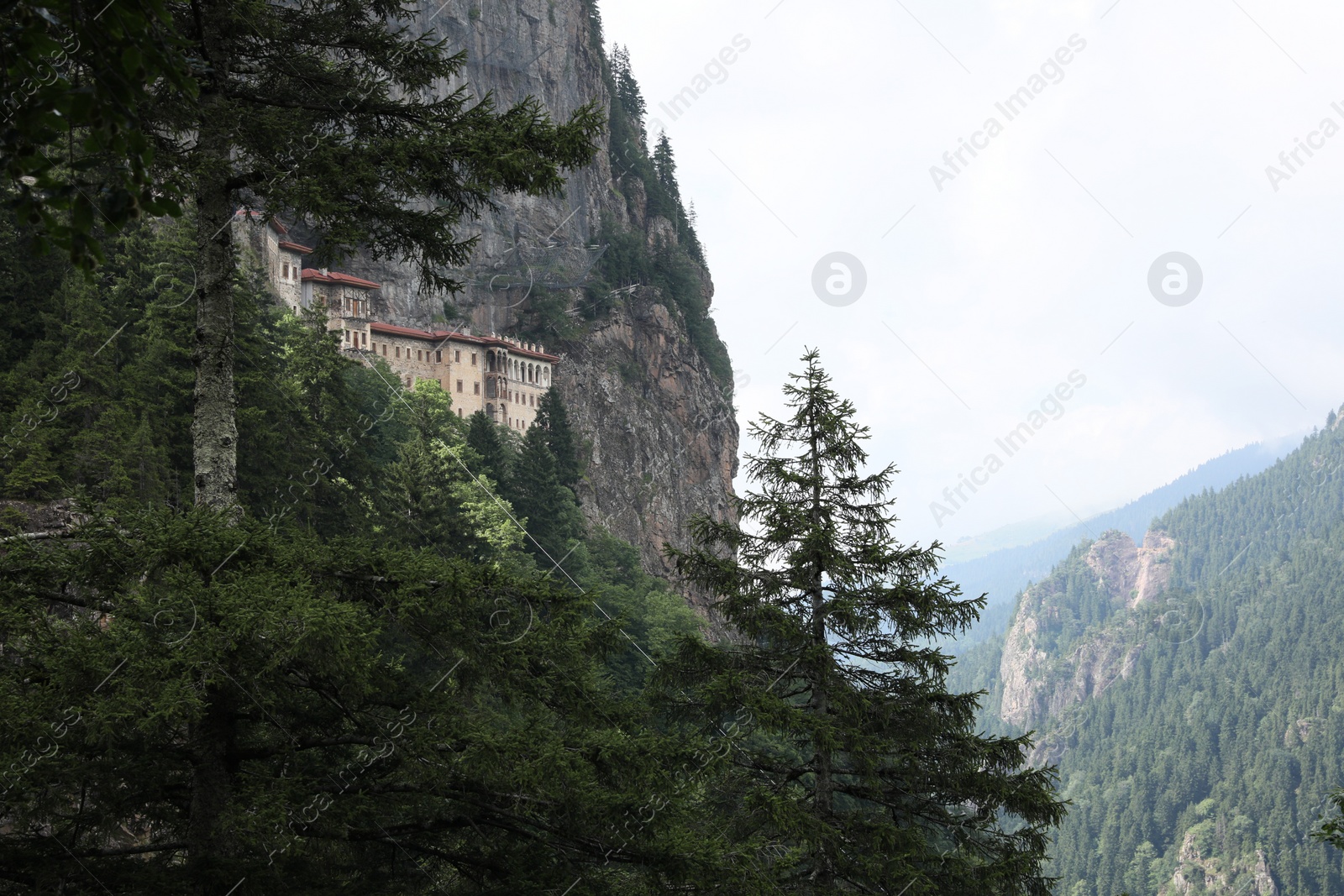 Photo of Picturesque view of old building in mountains