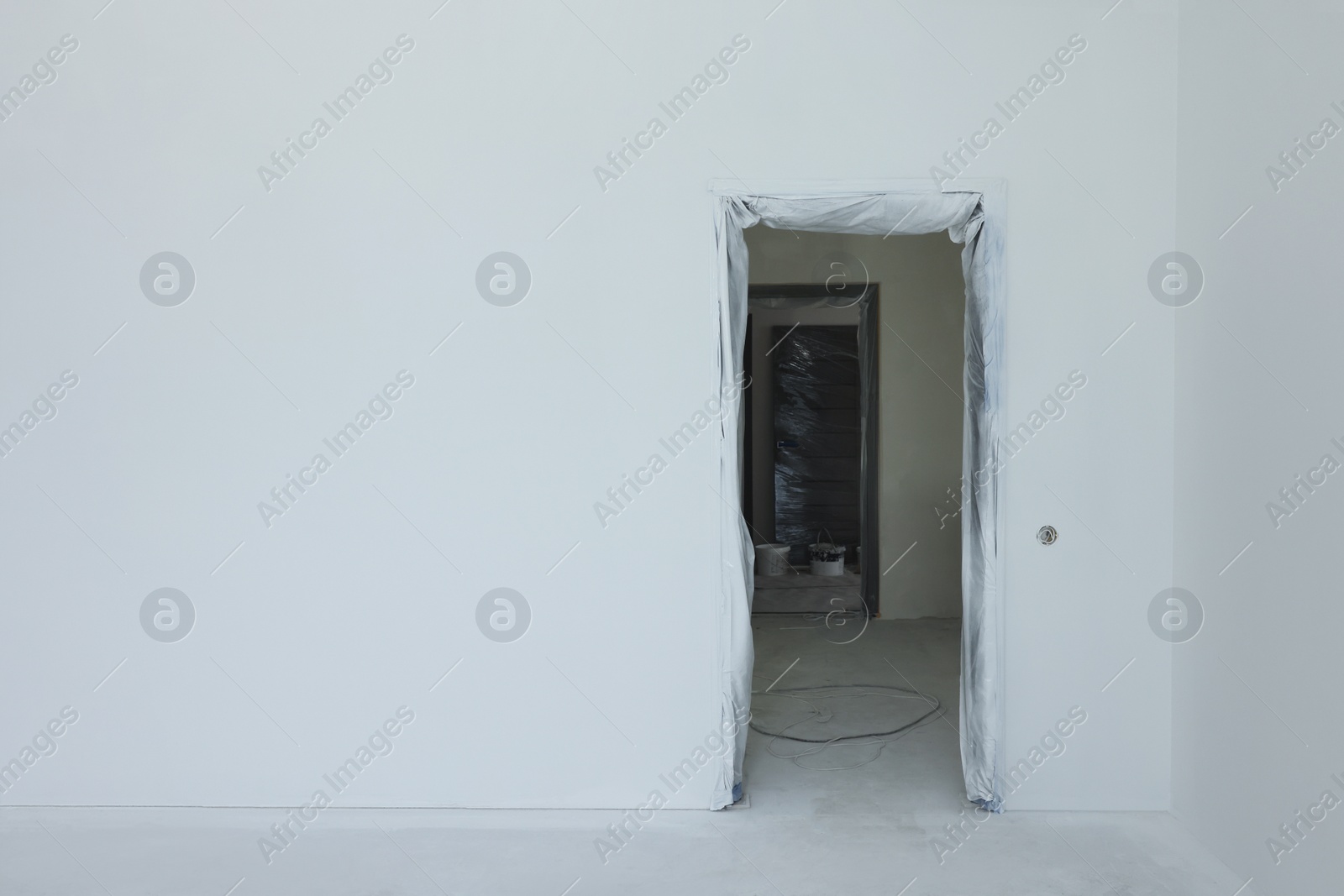 Photo of Entrance in room with fresh painted walls
