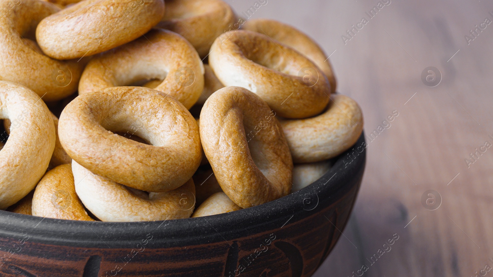 Photo of Tasty dry bagels (sushki) in bowl, closeup