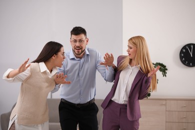 Photo of Man setting his fighting colleagues apart in office