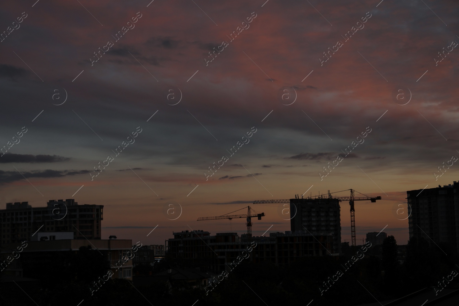 Photo of Beautiful sky with clouds over city in evening