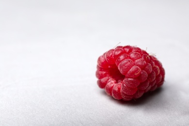 Photo of Delicious ripe raspberry on light background, closeup. Space for text