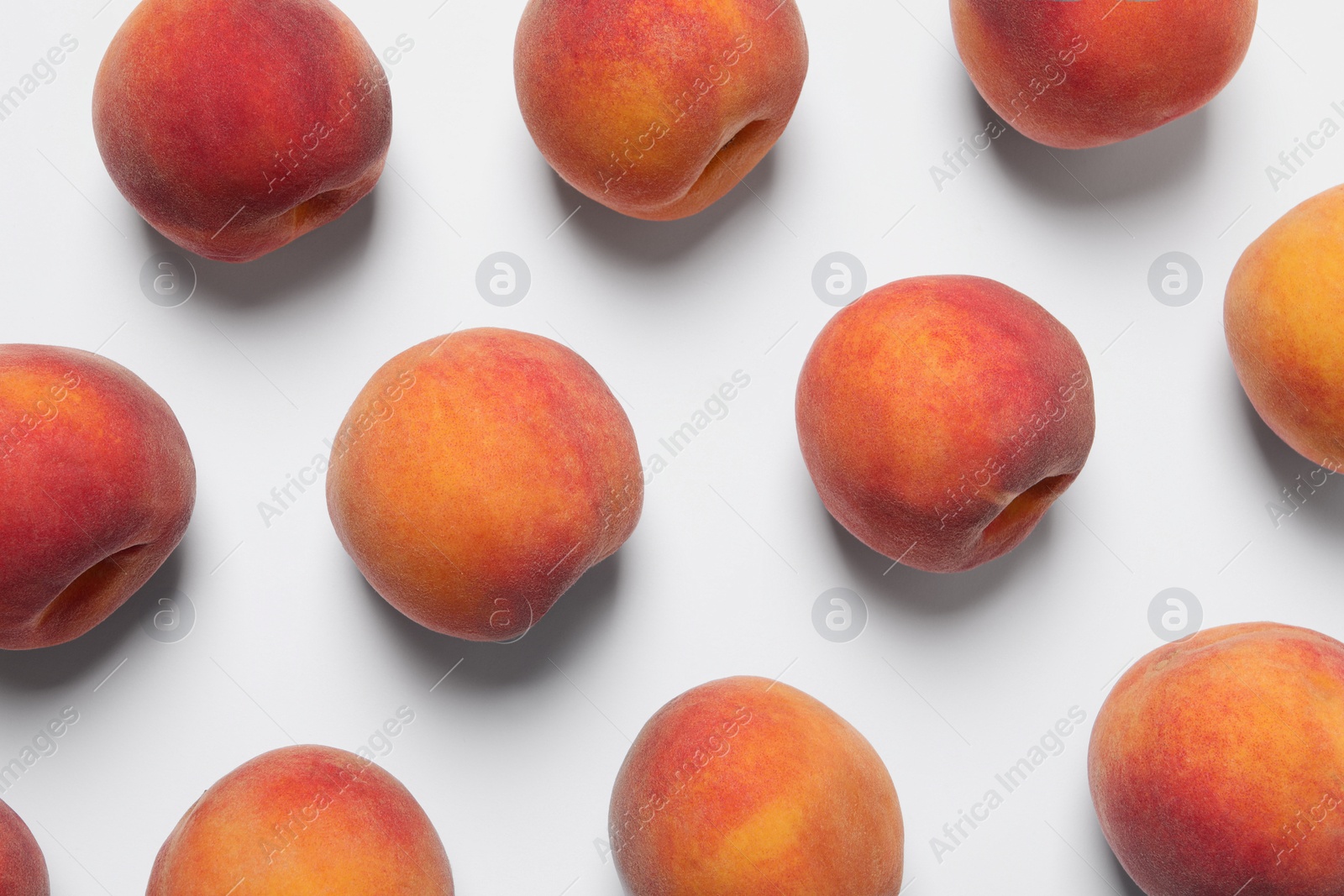Photo of Many whole fresh ripe peaches on white background, flat lay