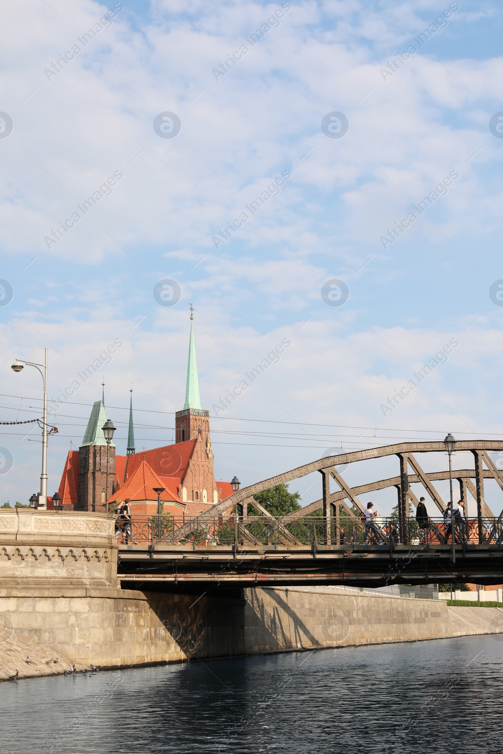 Photo of Beautiful view of city with bridge over river