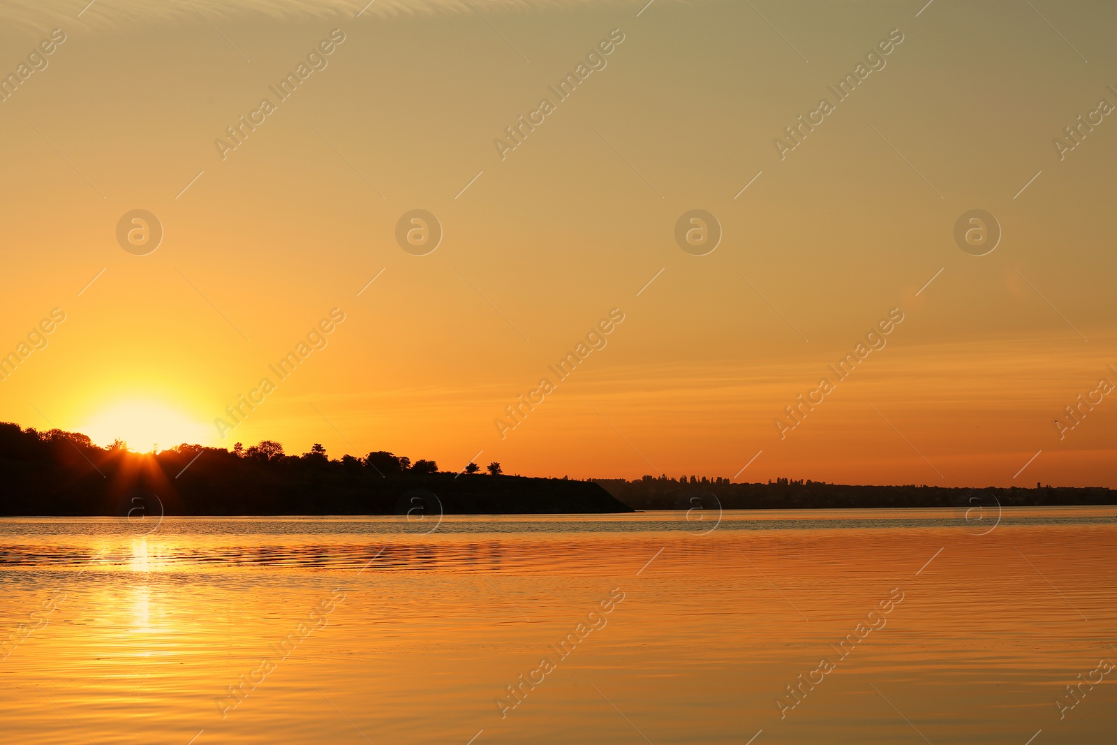 Photo of Picturesque view of beautiful sunset on riverside