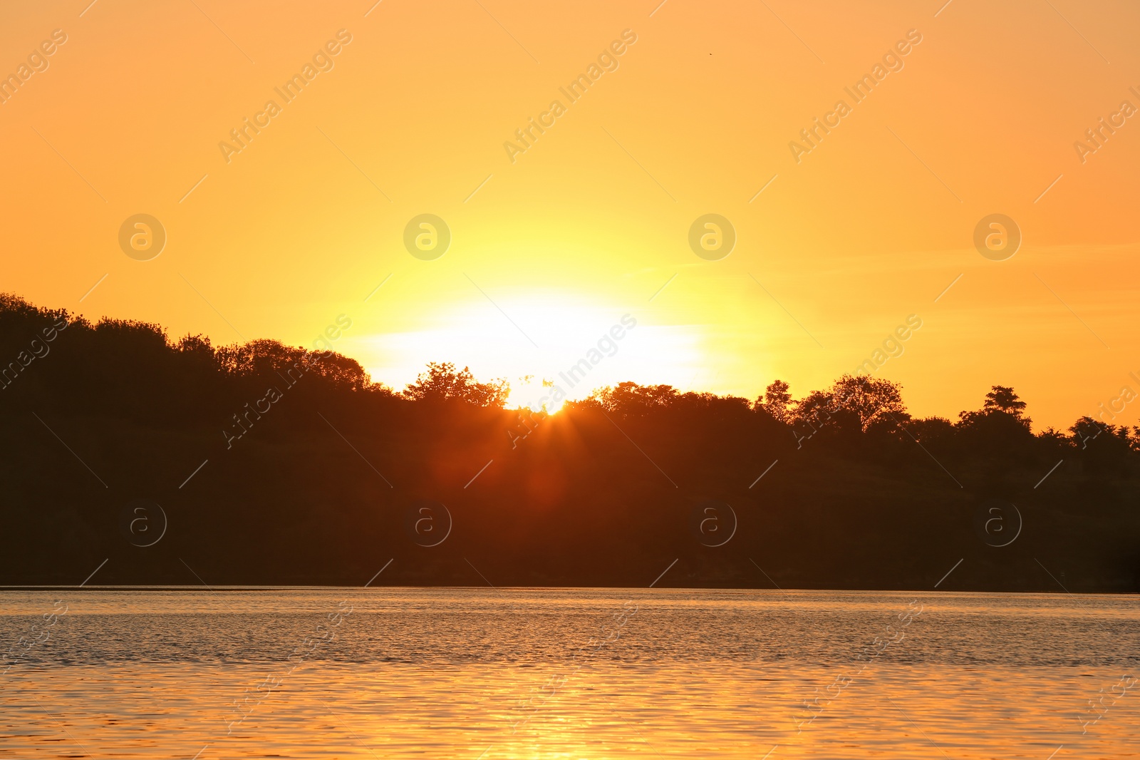 Photo of Picturesque view of beautiful sunset on riverside