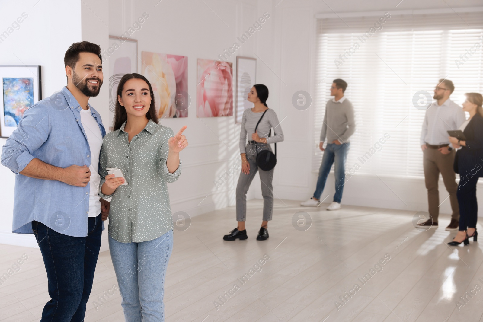 Photo of Happy couple at exhibition in art gallery