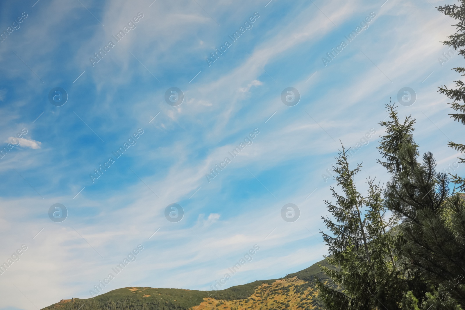 Photo of Picturesque view of sky with clouds over mountains