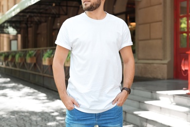 Young man wearing white t-shirt on street