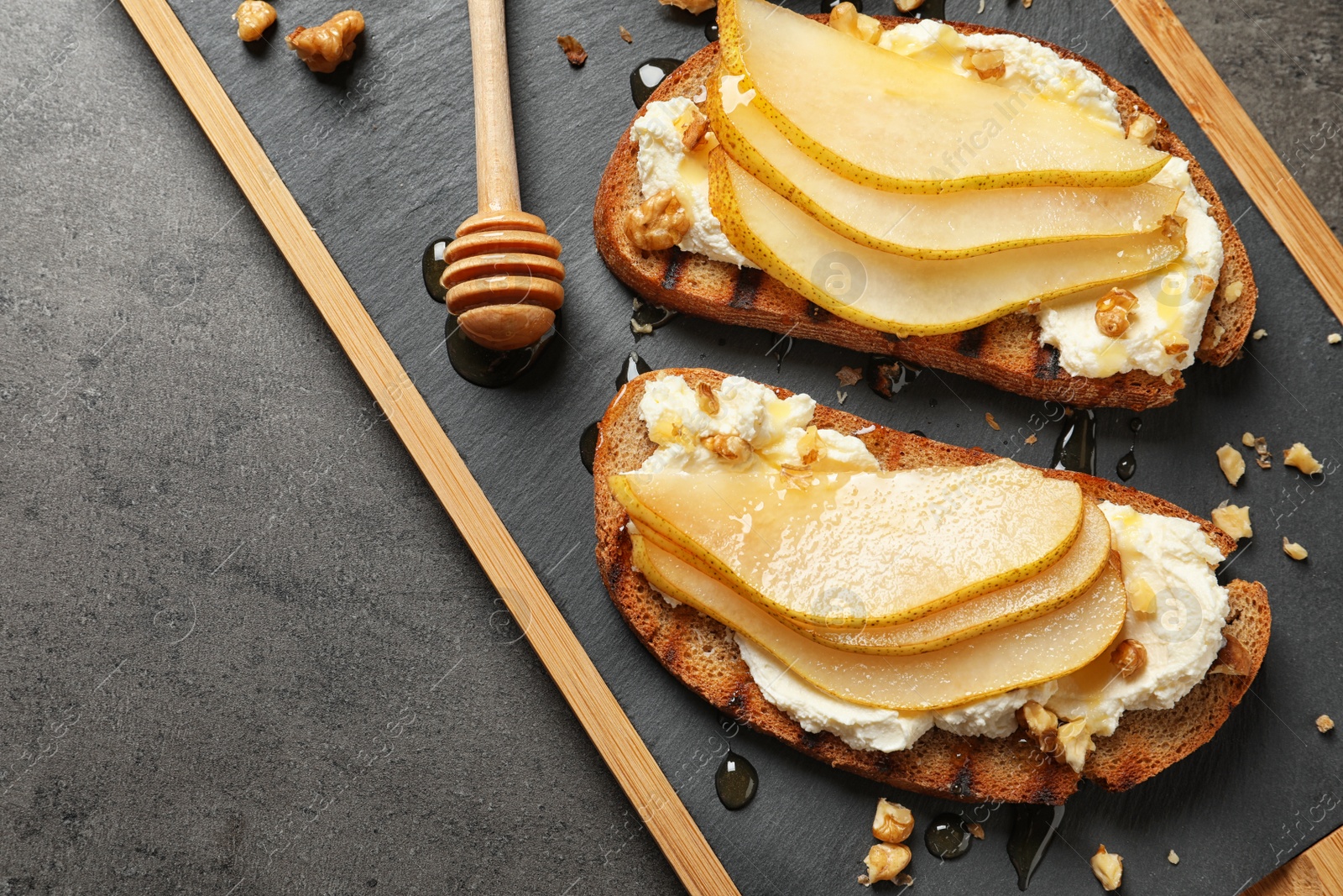 Photo of Toasted bread with cream cheese and pear on board