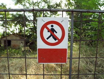Photo of Sign Access forbidden all unauthorized persons with text in Italian attached to fence