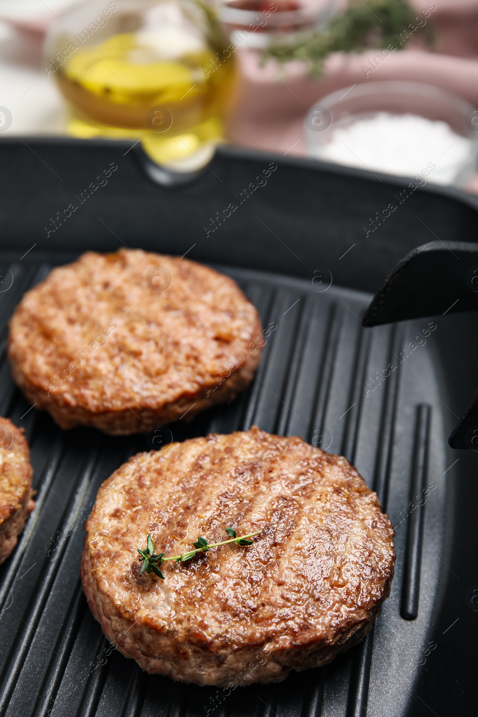 Photo of Tasty fried hamburger patties on grill pan, closeup