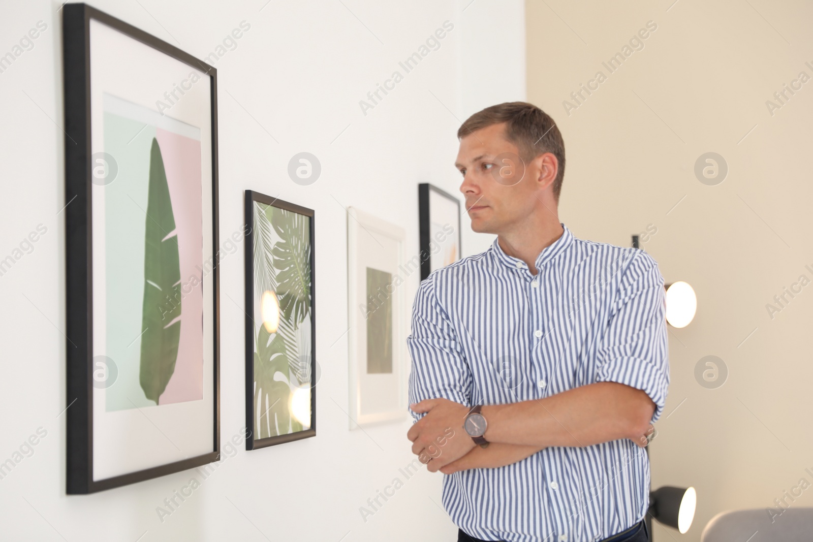 Photo of Handsome man at exhibition in art gallery