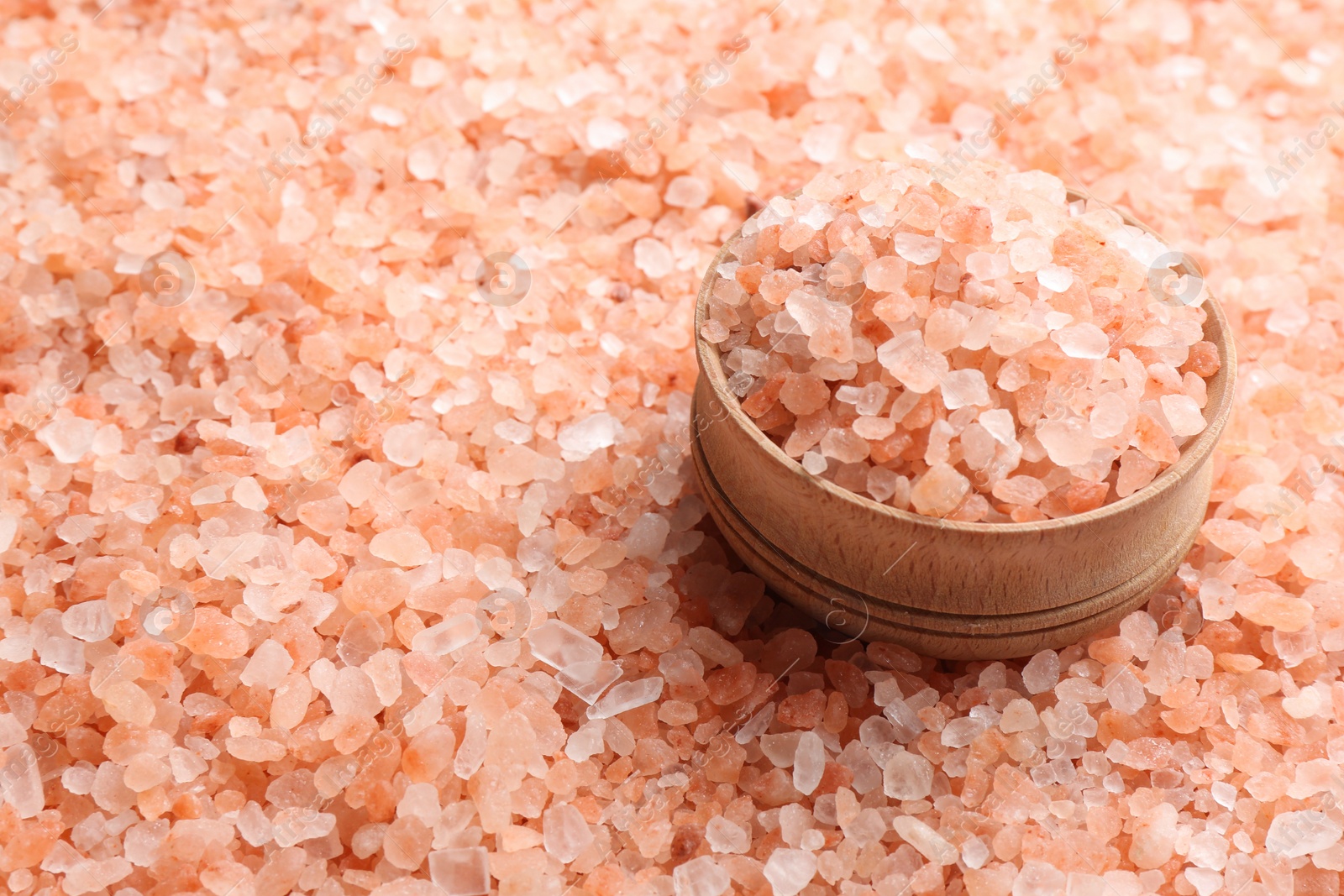 Photo of Pink himalayan salt and bowl as background, closeup