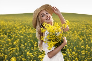 Photo of Portrait of happy young woman in field on spring day