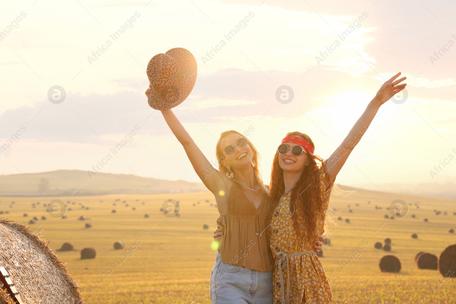 Photo of Portrait of beautiful happy hippie women in field