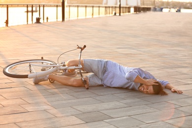 Man fallen off his bicycle on street