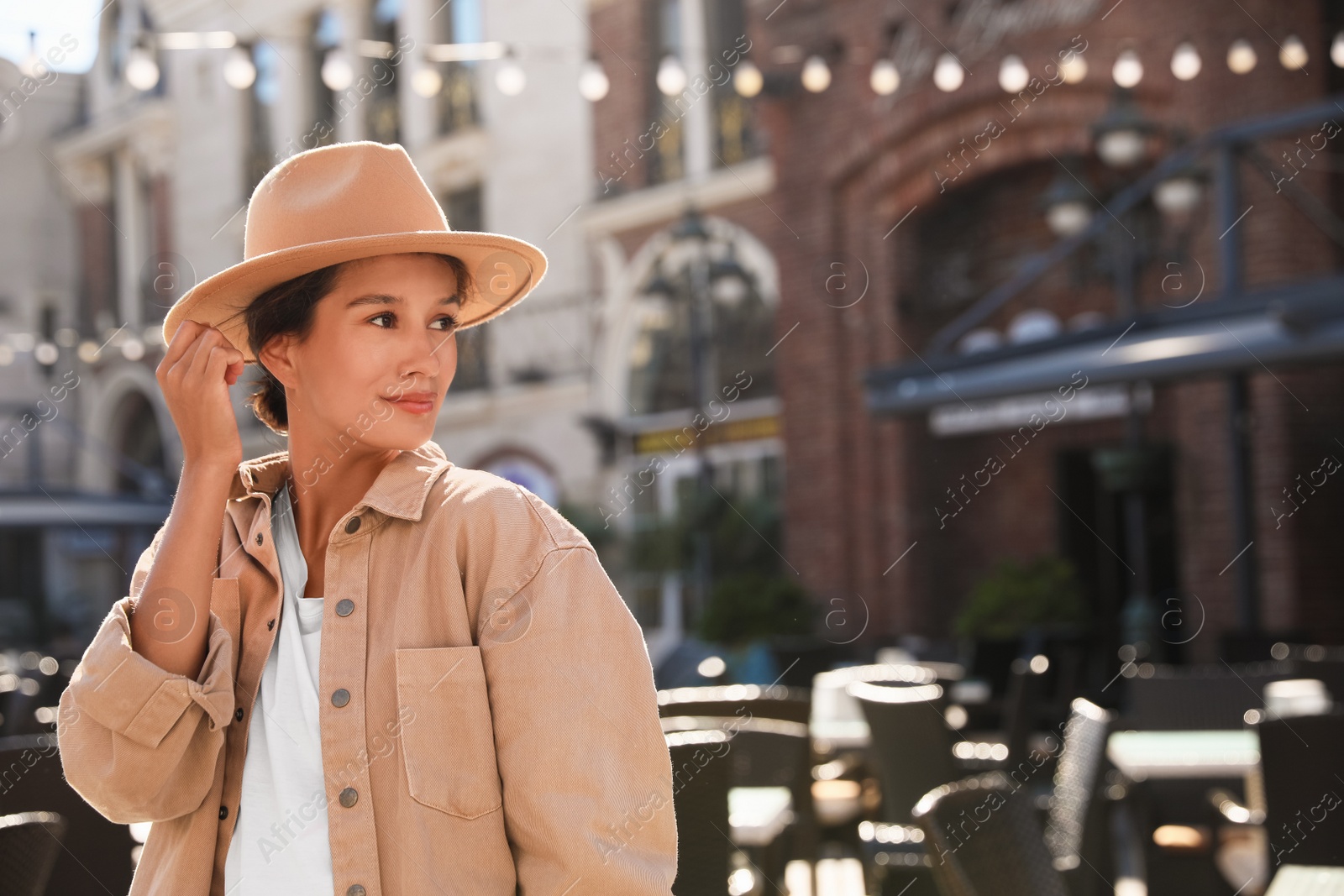 Photo of Portrait of happy young woman on city street