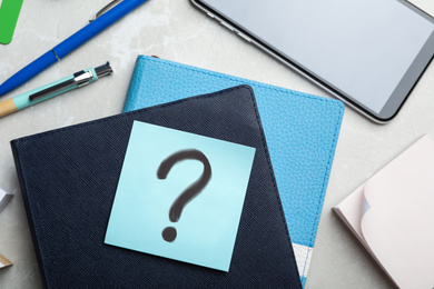 Image of Reminder note with question mark and stationery on table, flat lay