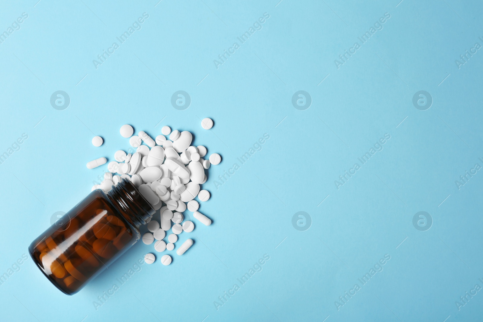 Photo of Bottle with vitamin pills on color background, flat lay. Space for text