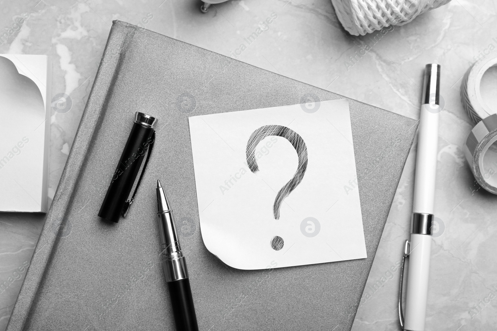 Image of Reminder note with question mark and stationery on table, flat lay