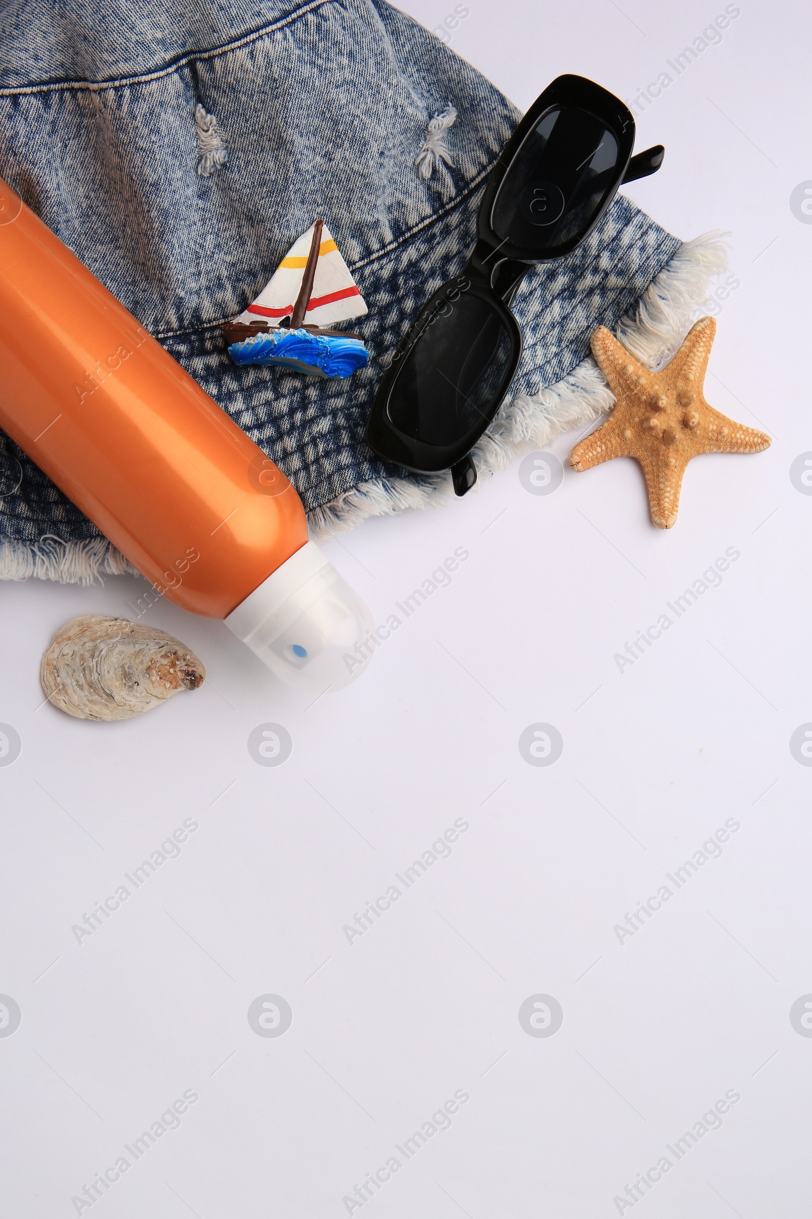 Photo of Flat lay composition with bottle of sunscreen on white background. Space for text