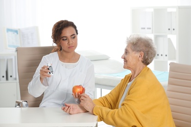 Senior woman visiting endocrinologist in clinic. Diabetes diet.