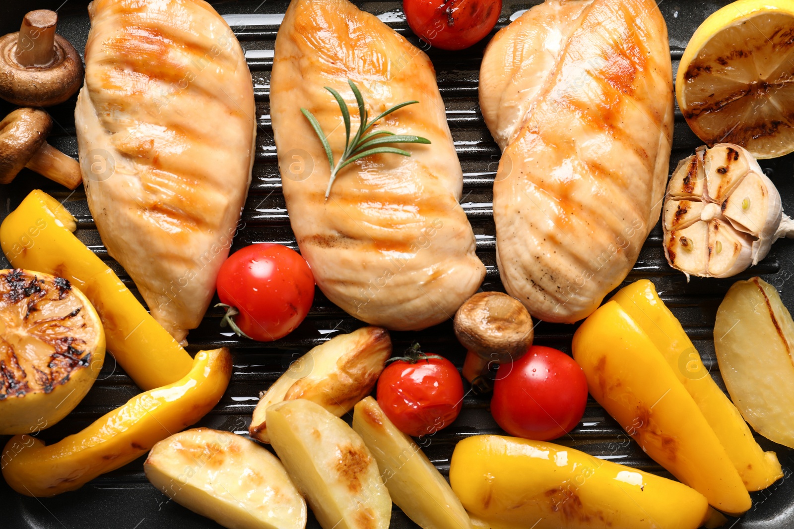 Photo of Fried chicken breasts and garnish in grill pan as background