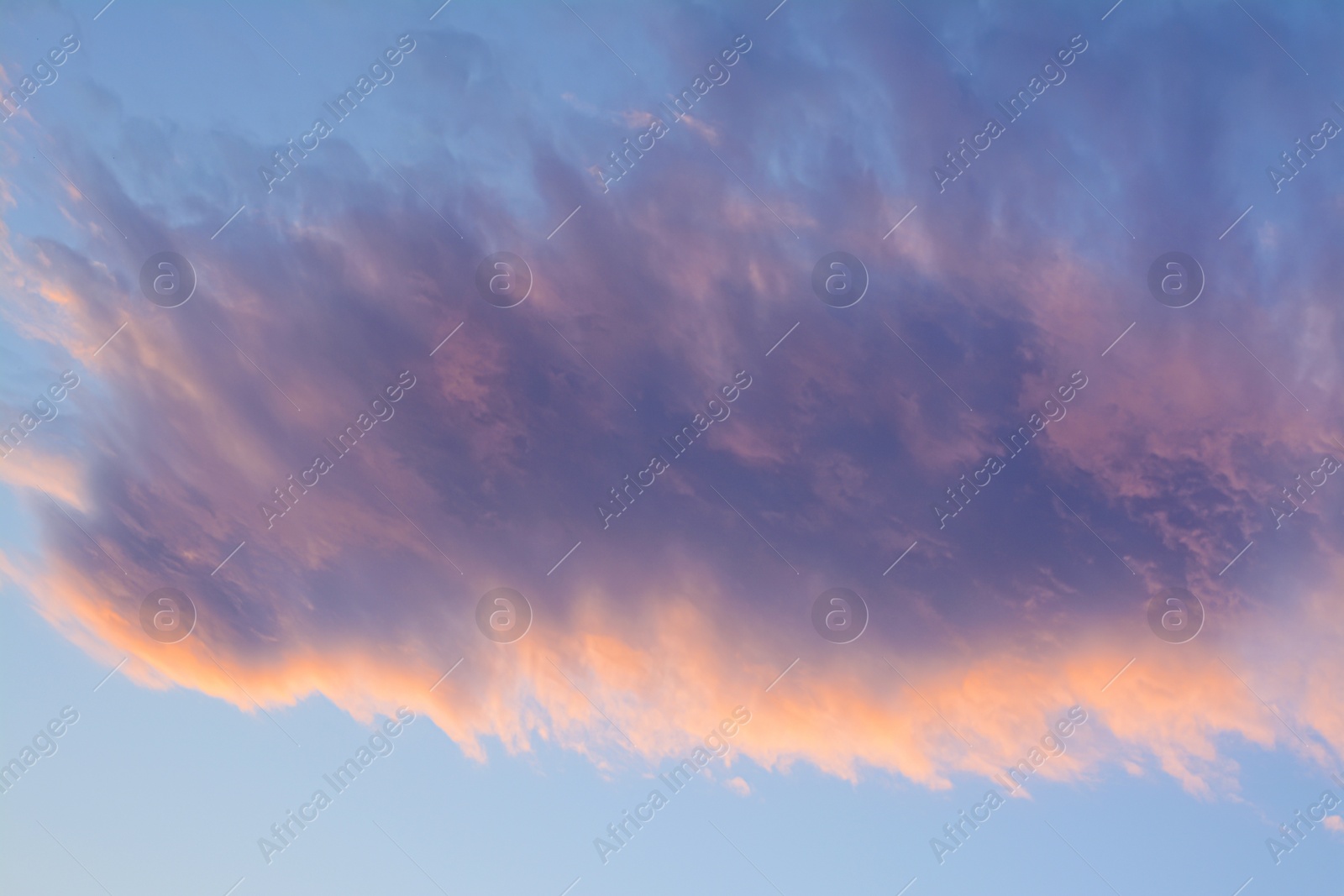 Photo of Beautiful evening sky with clouds at sunset