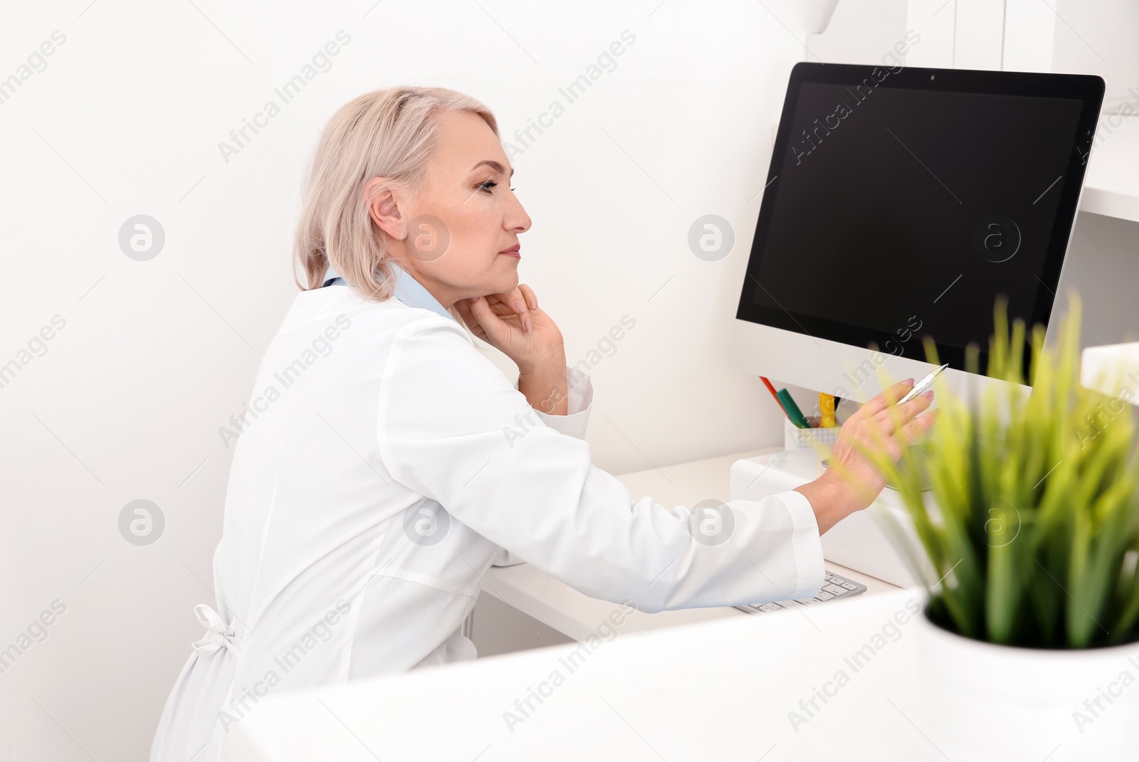 Photo of Senior female receptionist working in hospital