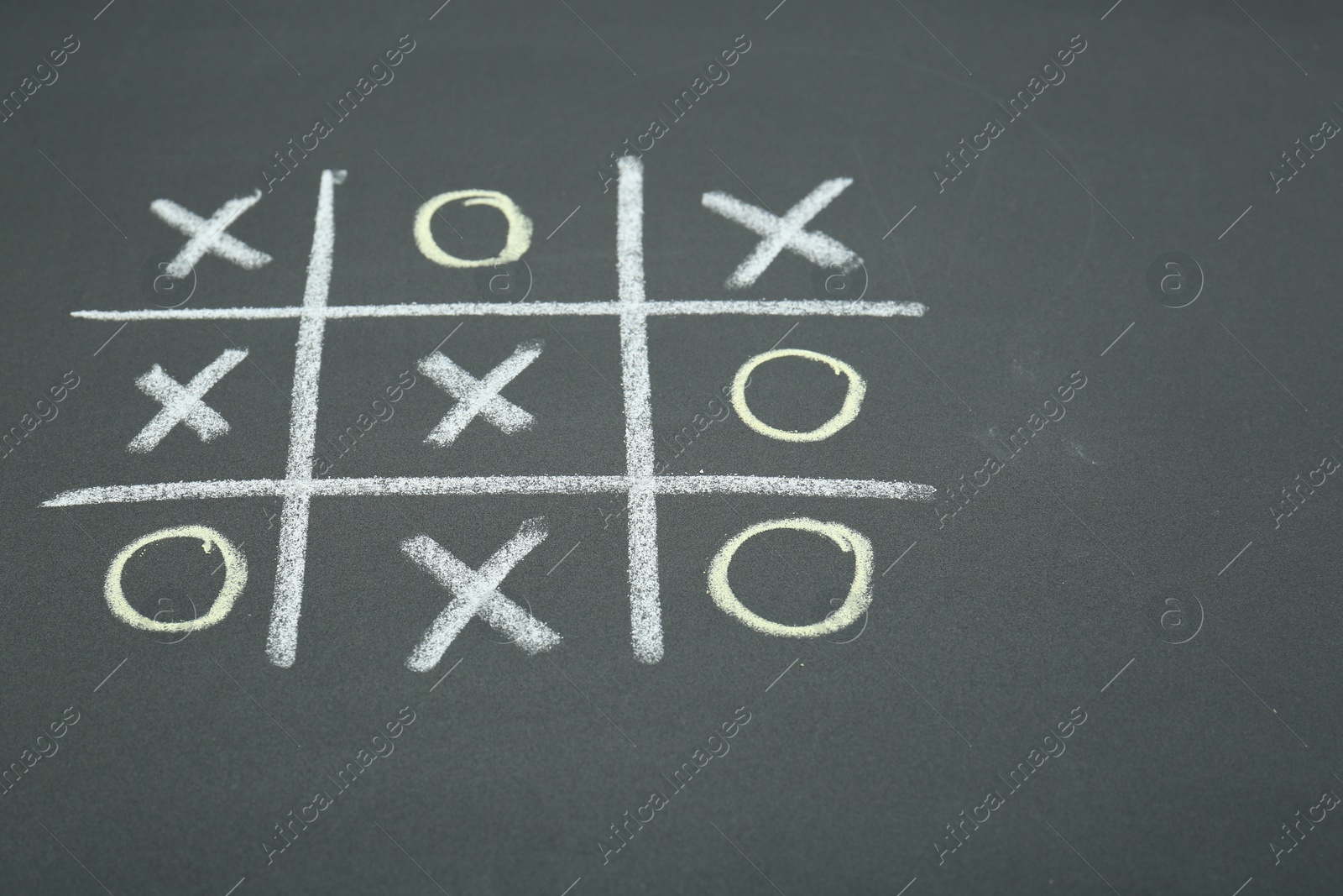 Photo of Tic tac toe game drawn on chalkboard