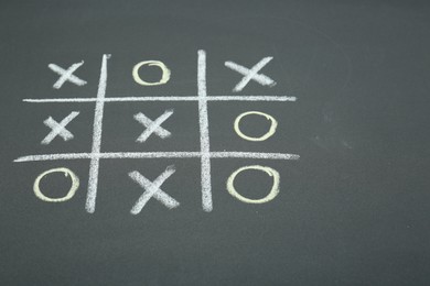 Photo of Tic tac toe game drawn on chalkboard