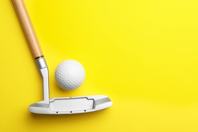 Golf ball and club on color background, flat lay. Space for text